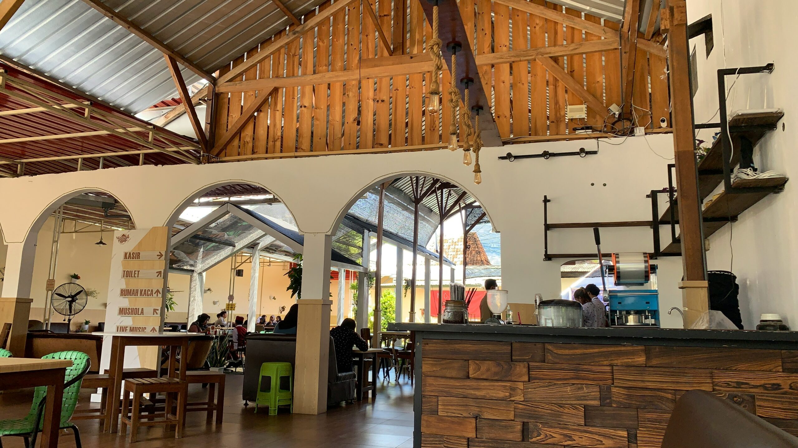 Cafe Hits di Padang Surga Kopi dan Kuliner
